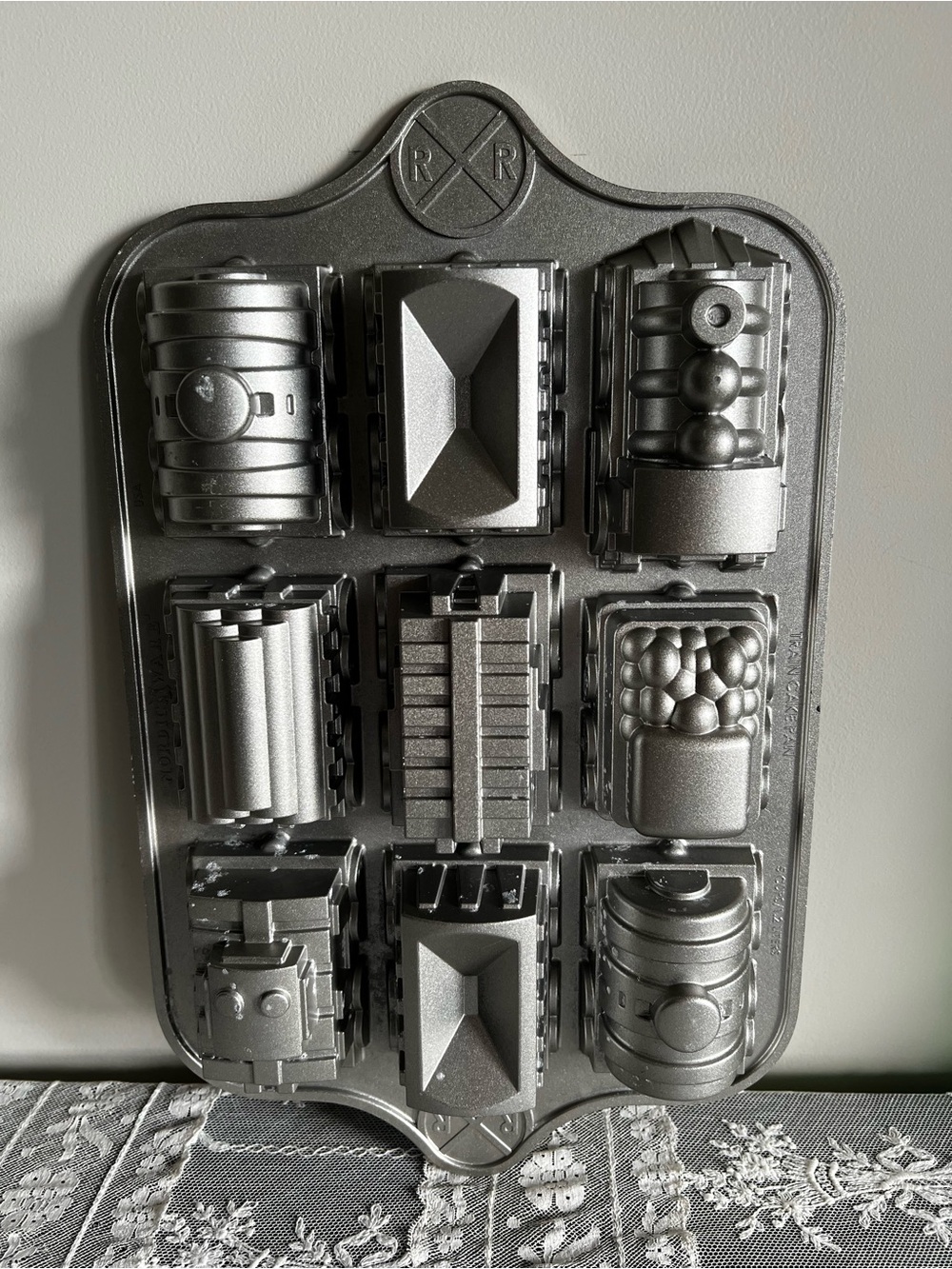 Nordic Ware 3D Cast Aluminum Train Cake Pan Birthday Cake
